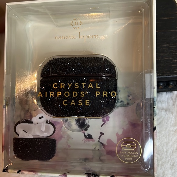 Nannette Lepore Cristal AirPod’s Pro Case.  NWT - Picture 4 of 4